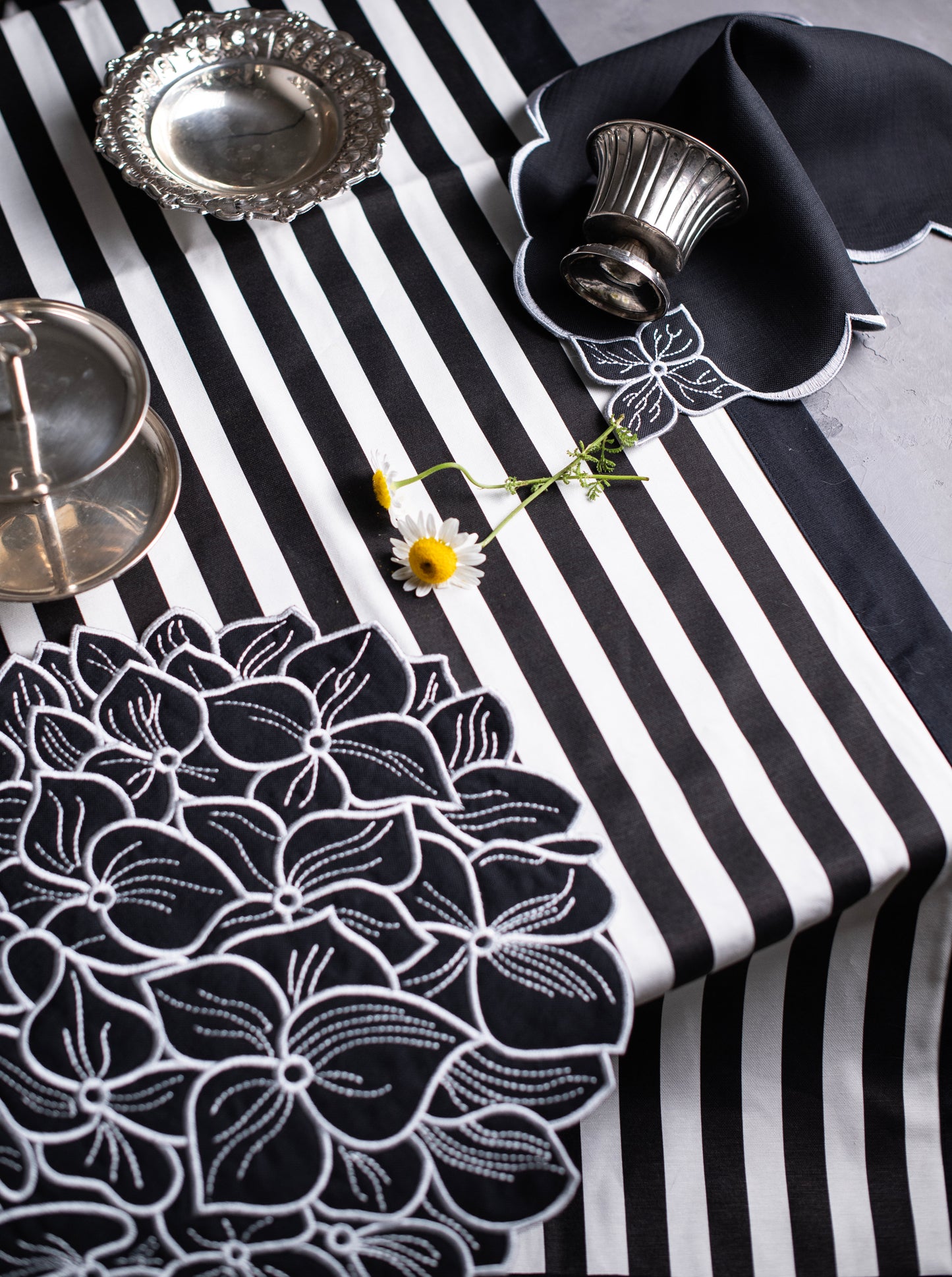 Black Line Runner - LEA Home Stories International