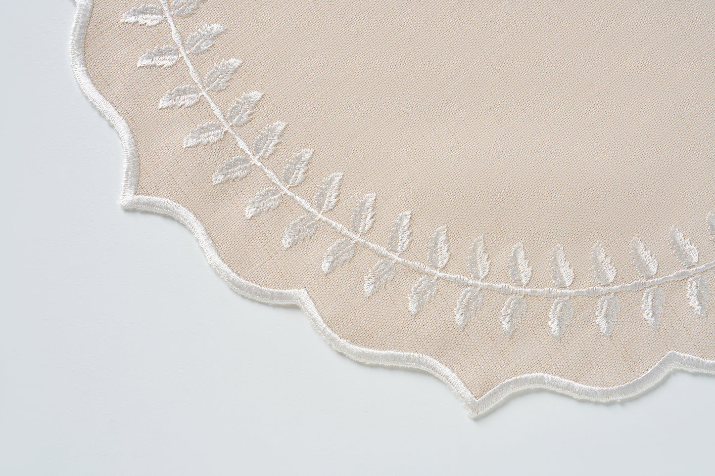 Leaf Beige Round Placemat - LEA Home Stories International