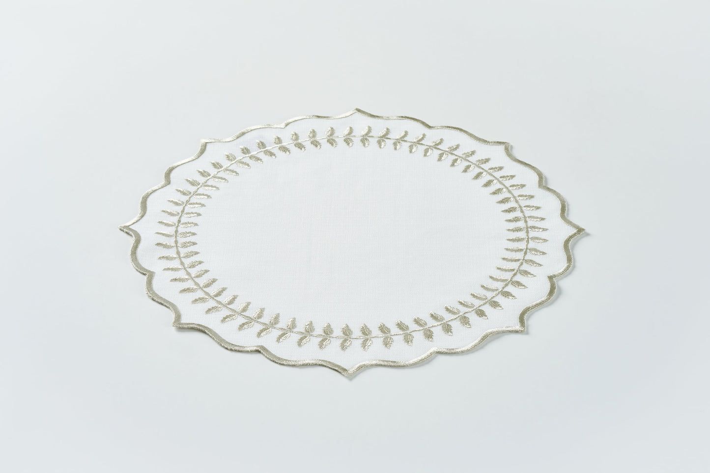 Leaf Light Round Placemat - LEA Home Stories International