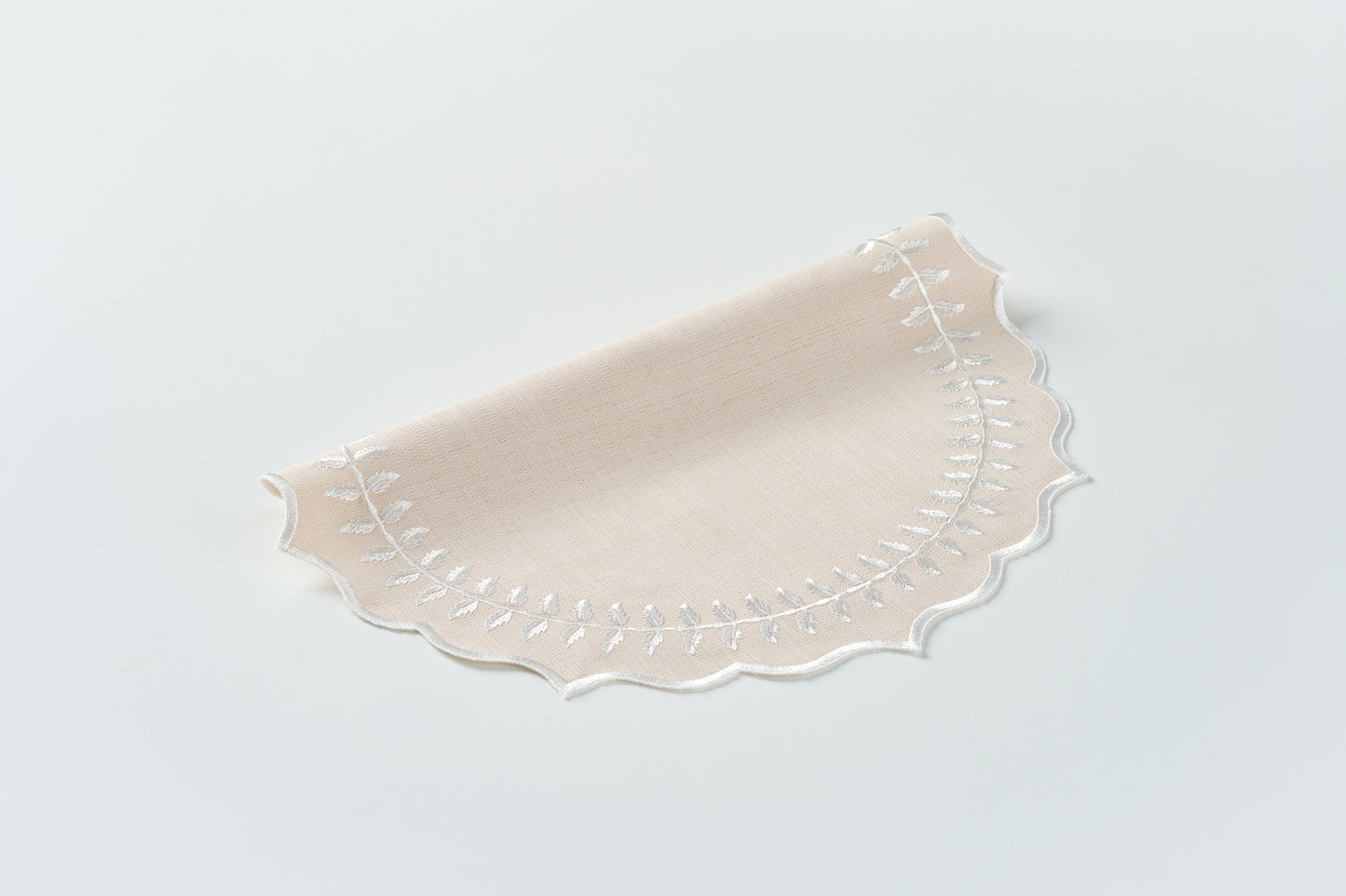 Leaf Beige Round Placemat - LEA Home Stories International