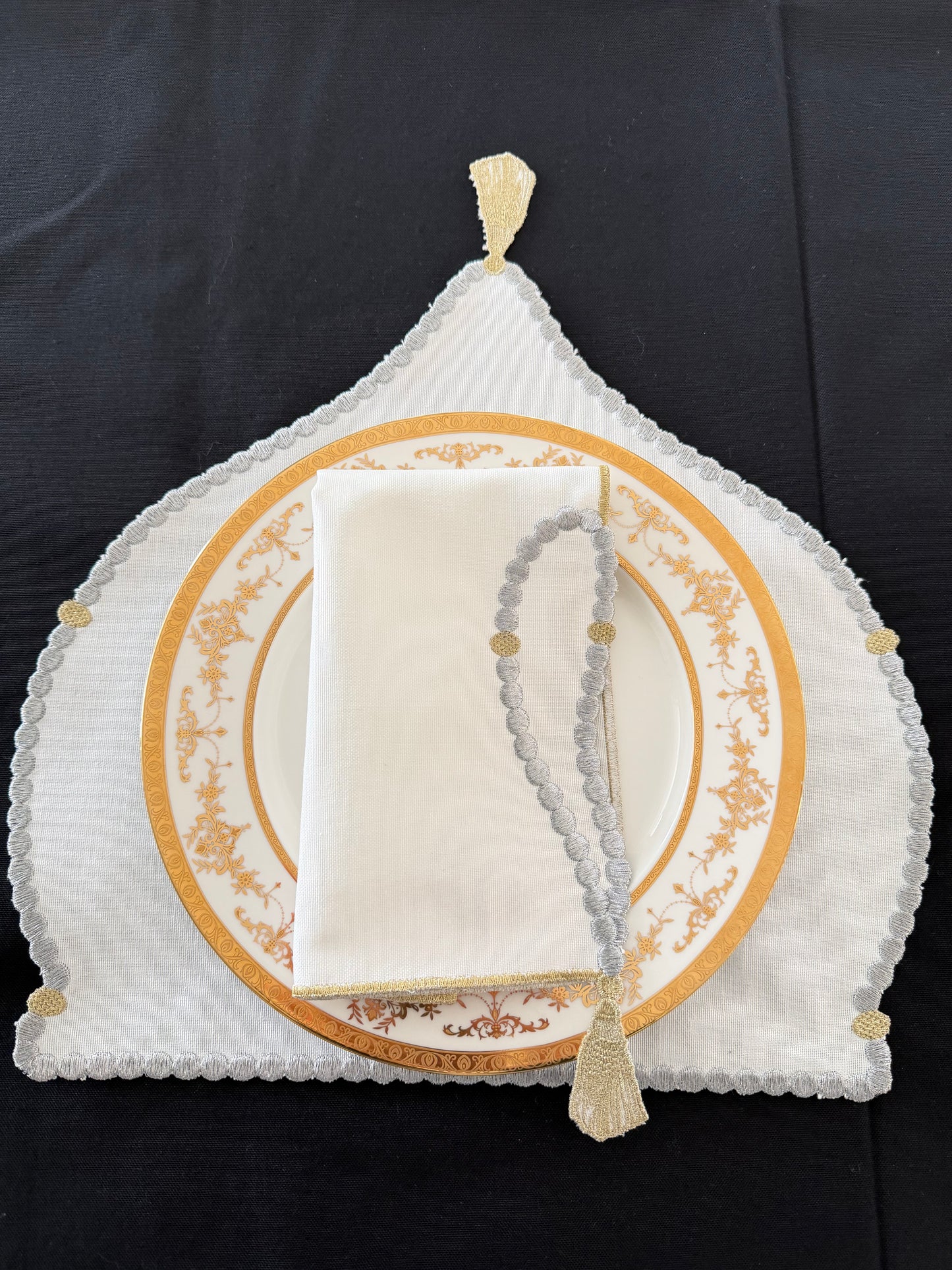 Ramadan Crescent Tassel Round Set – 4 Placemats & 4 Napkins
