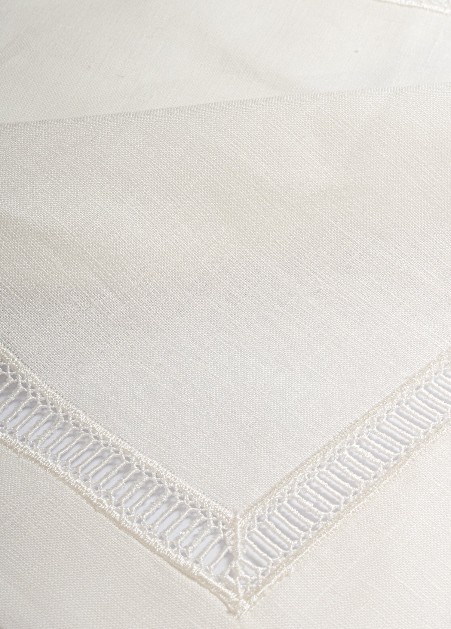 Pure Linen Midday Runner