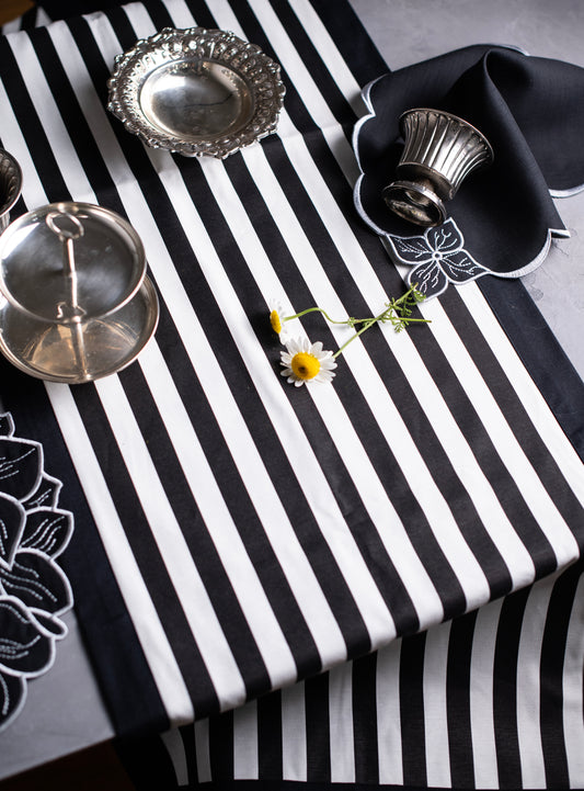 Black Line Runner - LEA Home Stories International