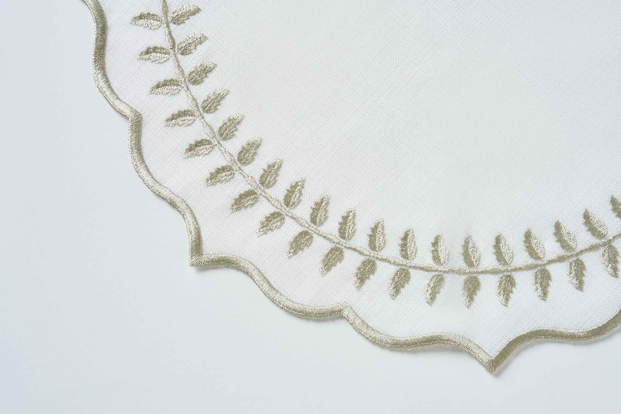 Leaf Light Round Placemat